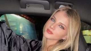 Η κόρη της Ελένης Πετρουλάκη, Άννα-Μαρία Ίβιτς, ποζάρει με μαγιό και είναι πιο εντυπωσιακή από ποτέ