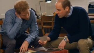 Πρίγκιπας William &amp; Harry: Ξεφυλλίζουν το οικογενειακό άλμπουμ και μιλούν για την Diana