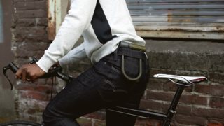 Τα λάθη που πρέπει να αποφύγεις όταν πλένεις τα jeans σου
: Για να διατηρήσουν αψεγάδιαστα το χρώμα και τη γραμμή τους
