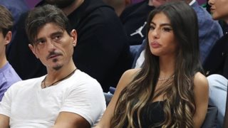 Η Δέσποινα Γιαννακοπούλου σε έκθεση για τη σεξουαλική κακοποίηση - Οι φωτογραφίες με τις συμμαθήτριές της