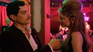 Άγριες Μέλισσες
: Νέες εξελίξεις! Το μυστηριώδες τηλεφώνημα που θα αναστατώσει τον Λάμπρο &amp; η αποκάλυψη του ένοχου μυστικού της Δρόσως