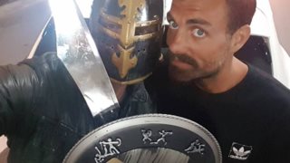 Στέλιος Χανταμπάκης: Επέστρεψε στην Ελλάδα! Τα ξεκαρδιστικά videos στο αεροδρόμιο, οι φρουροί &amp; η αγκαλιά με την Όλγα Πηλιάκη