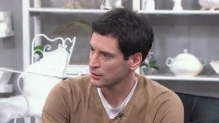 Σπύρος Σταμούλης: &quot;Ακόμα προσπαθώ να διαχειριστώ την οικονομική ανασφάλεια του επαγγέλματος του ηθοποιού. Δεν σταματάει αυτό&quot;