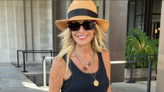 Η Άννα Βίσση με σκουφί και φόρμες στην Αμερική