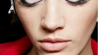 3 tips για να κάνεις τη μάσκαρα να διαρκεί για πολλές ώρες
: Πες &quot;αντίο&quot; στο smudging κάτω από τα μάτια σου
