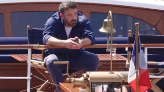 Οι φωτογραφίες του Ben Affleck από τον μήνα του μέλιτος που τον έκαναν το meme του Σαββατοκύριακου