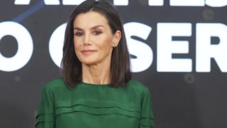 Hollywood Report | Η solo εμφάνιση της βασίλισσας Λετίθια &amp; η σύντροφος του Harry Styles με εντυπωσιακό μονόπετρο