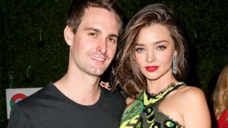 Miranda Kerr: Έγκυος για τρίτη φορά! Δείτε την πρώτη φορά με τη φουσκωμένη της κοιλίτσα