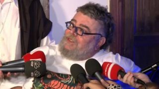 Η αντίδραση του Κραουνάκη στο άκουσμα πως η Πρωτοψάλτη αφαίρεσε τη λέξη "χοντρή" από το τραγούδι "Άδωνις"