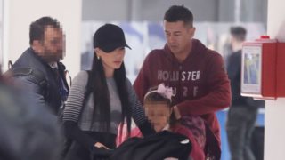 Ο Αντώνης Σρόιτερ και η Ιωάννα Μπούκη μαζί με τις κόρες τους | Φωτογραφίες