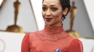 Βραβεία Όσκαρ 2017: Τι σήμαινε η γαλάζια κορδέλα που φορούσαν οι celebrities;