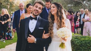 Ο Άκης Πετρετζίκης μάς δείχνει τον γάμο του | Οι νέες αναρτήσεις