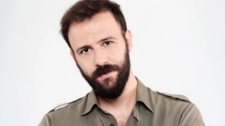 Συγκλονίζει ο Νίκος Γκέλια: &quot;Είδα τον πατέρα μου να κρατάει το ματωμένο πόδι του - Η αιμορραγία ήταν ακατάσχετη&quot;