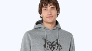 #SeasonFavorites: Το γκρι hoodie που θα αναβαθμίσει τις χειμερινές εμφανίσεις σου