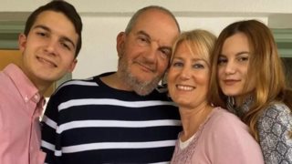 Κώστας Καραμανλής &amp; Νατάσα Παζαΐτη αγκαλιά στο ρεβεγιόν της Πρωτοχρονιάς - Η φωτογραφία και η ευχή για το νέο έτος