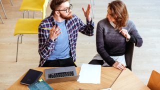 Γιατί ο φίλος σου από τη δουλειά έγινε κόπανος με το που πήρε προαγωγή
: Νέα έρευνα επιχειρεί να δώσει εξήγηση στην αλλαγή συμπεριφοράς που έρχεται μαζί με την προαγωγή.
