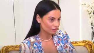 Δήμητρα Αλεξανδράκη: "Ήμουν αλλόκοτη για το περιβάλλον. Άρχισα και εγώ να έχω βίαιη συμπεριφορά, φοβόμουν ότι θα με σκοτώσουν"