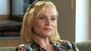 Ελεωνόρα Ζουγανέλη | Με σατέν κιμονό στα καντούνια της Κέρκυρας