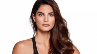 Χριστίνα Μπόμπα: Μάθαμε τα πάντα για τη διατροφή της, τη σχέση με το σώμα της αλλά και τον επικείμενο γάμο της