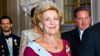 Τρυφερή μαμά η Άννα Μαρία: Η ατέλεια στο νυφικό της κόρης της που έσπευσε να διορθώσει μπροστά σε όλο τον κόσμο