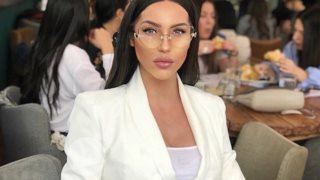 Ζέτα Ταχτσίδη: Ποζάρει με μαγιό, λίγο πριν γεννήσει το τρίτο της παιδί!