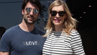 Ζέτα Δούκα: Η έξοδος από το μαιευτήριο: Με τον Μιχάλη Χατζαντωνά στο πλευρό της