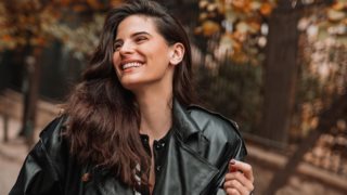 Ψάχνεις την τέλεια καθημερινή τσάντα; Η Χριστίνα Μπόμπα έχει την κατάλληλη πρόταση