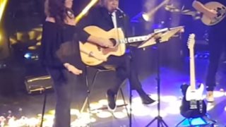 Χρήστος Κυριαζής: Δείτε τον να τραγουδάει το «Έχω Κλάψει» στη Βάνα Μπάρμπα, 25 χρόνια μετά την κυκλοφορία του smash hit των 90s!