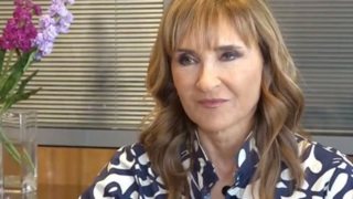 Μάρα Ζαχαρέα: &quot;Ο πατέρας μου δεν έχει έρθει στο όνειρό μου. Έρχεται πάντα όταν είμαι μόνη μου&quot;