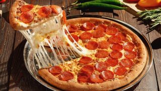 Στην Αγγλία ψάχνουν τύπο να δοκιμάζει πίτσα και να πληρώνεται γι&#39; αυτό
: Αυτή είναι η δουλειά των ονείρων μας!