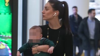 Φελίσια Λαπάτη: Η σπάνια δημόσια εμφάνιση με τον γιο της