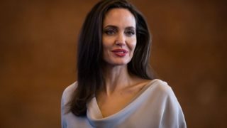 Angelina Jolie: Έγινε ξανθιά για χάρη της νέας της ταινίας
