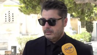 Όσα είπε ο Λάμπρος Κωνσταντάρας μετά την κηδεία του πατέρα του: "Έρχονται άνθρωποι και μας λένε πράγματα που δεν ξέραμε"