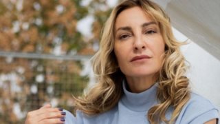 Η Ρούλα Ρέβη &quot;καίει&quot; την Αθηναϊδα Νέγκα: &quot;Κάνουν σχόλια για χασμουρητά και κανένα για τον πόλεμο&quot;