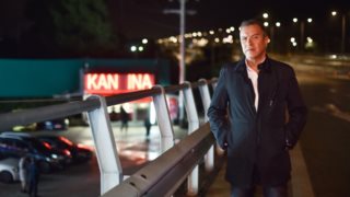 Πρωταγωνιστές | Ο Σταύρος Θεοδωράκης μας &quot;ξεναγεί&quot; στην άγρια γοητεία των &quot;σκυλάδικων&quot;