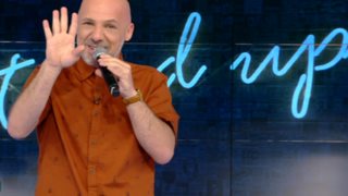 Νίκος Μουτσινάς: Η ξεκαρδιστική περιπέτεια κατά τη διάρκεια του ταξιδιού στην Πάτρα