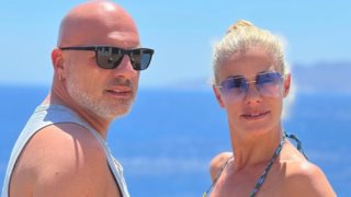 Ζέτα Μακρυπούλια | Ποζάρει με το μαγιό της με τον Νίκο Μουτσινά