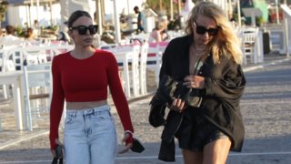 Γωγώ Μαστροκώστα &amp; Κέλλυ Κελεκίδου &quot;άναψαν φωτιές&quot; στην Πάρο