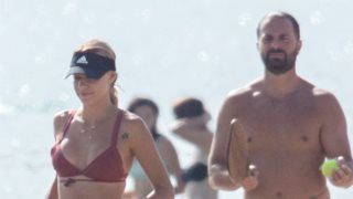 Ηλίας Βρεττός | Καλοκαιρινές στιγμές στην Νάξο μαζί με την σύντροφό του