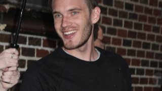 Οι Πιο Ακριβοπληρωμένοι YouTubers Του 2016
 
: Εσύ ακόμα πιστεύεις πως αξίζει να κάνεις δουλειά γραφείου;