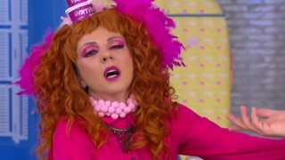 Ο Κωνσταντίνος Αργυρός ευχήθηκε &quot;Χρόνια Πολλά&quot; στη... Βάνια &amp; εκείνη σωριάστηκε!