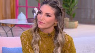 Αθηνά Οικονομάκου: Μεγάλωσα με την άποψη &quot;Καλύτερα να είσαι δυστυχής στο σπίτι σου και να μην το ξέρει κανείς&quot;