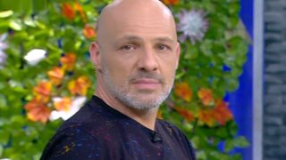 Νίκος Μουτσινάς: Το δώρο στη Μενεγάκη &amp; η δέσμευση on camera!