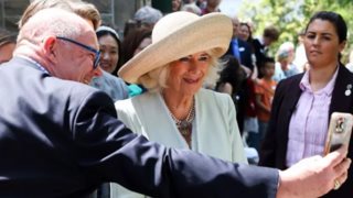 Όταν η έφηβη βασίλισσα Καμίλα απέφυγε σίγουρη σεξουαλική επίθεση με το τακούνι της