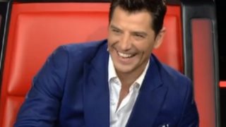 Σάκης Ρουβάς: Το ξεκαρδιστικό λάθος κατά τη διάρκεια του Voice: Δείτε το video!