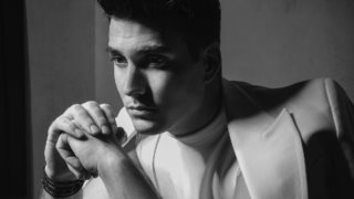 O Γιώργος Κακοσαίος εγκαινιάζει τη συνεργασία του με τη Minos EMI με τη &quot;Μοναξιά&quot;