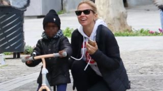 Χριστίνα Κοντοβά -Τζώνη Καλημέρης | Βόλτα στην Αθήνα με τη μικρή Ada