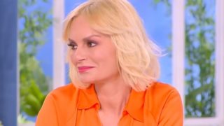 Χριστοπούλου για Παπαθωμά: &quot;Δεν πάει μόνο να ξεπλύνει τον φερόμενο ως βιαστή, αλλά και να ενοχοποιήσει το φερόμενο ως θύμα&quot;