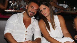 Τριαντάφυλλος | Διακοπές στην Κύνθο με την σύζυγό του