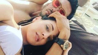 Μαλού: Υποβρύχια φιλιά με τον σύντροφό της λίγο πριν γίνει μαμά: Video